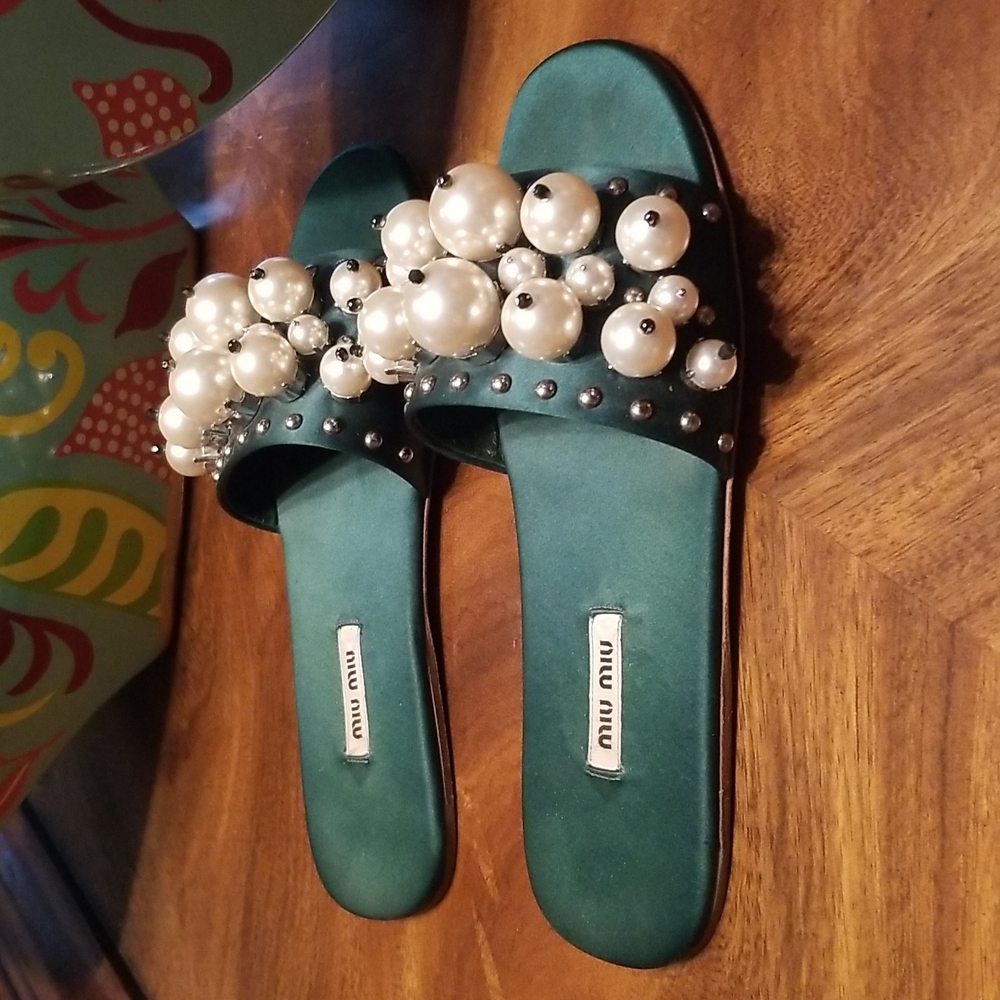 Miu Miu Faux Pearl Accent Slides - Size 8 - image 3